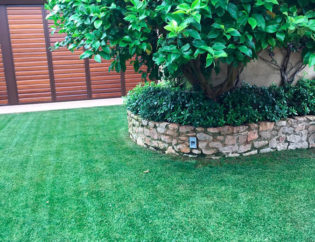 Jardí a Esclanyà, Jardins Arnau